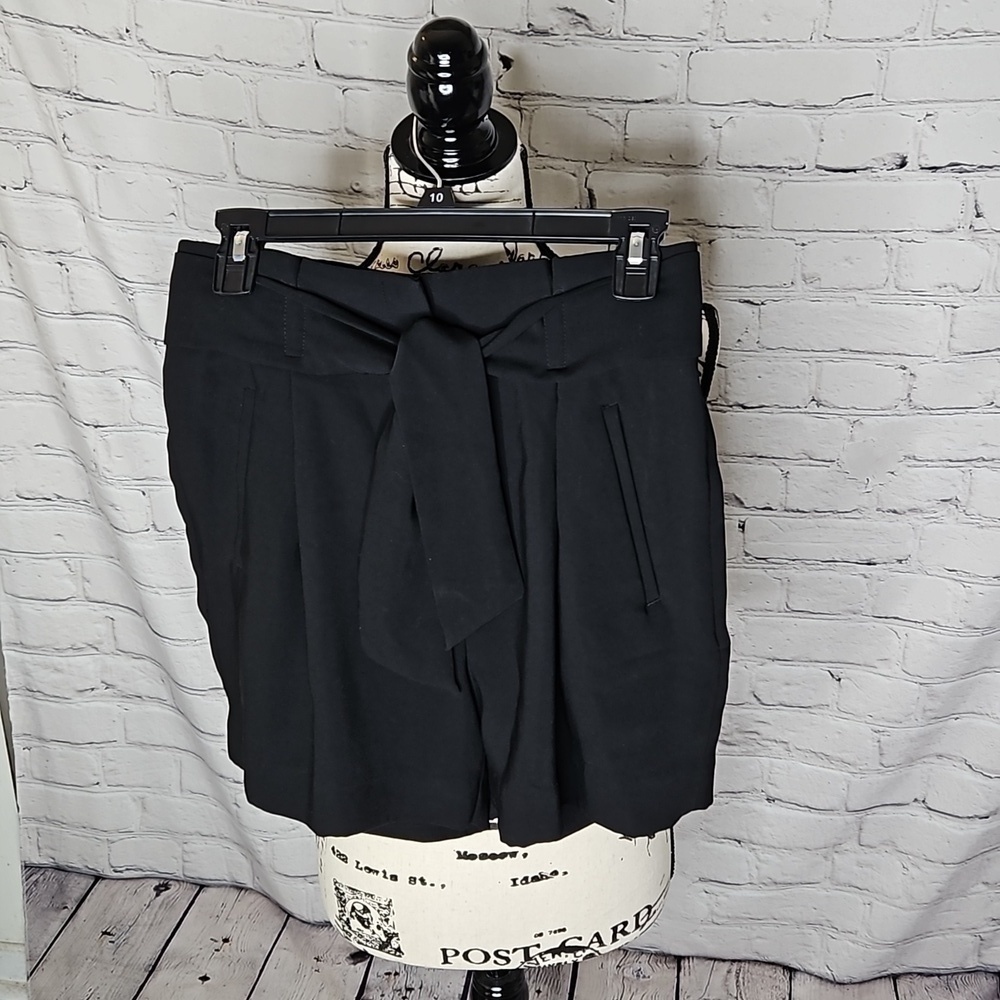 H&M Black Dressy High Waisted Paperbag Trouser Shorts Size 4